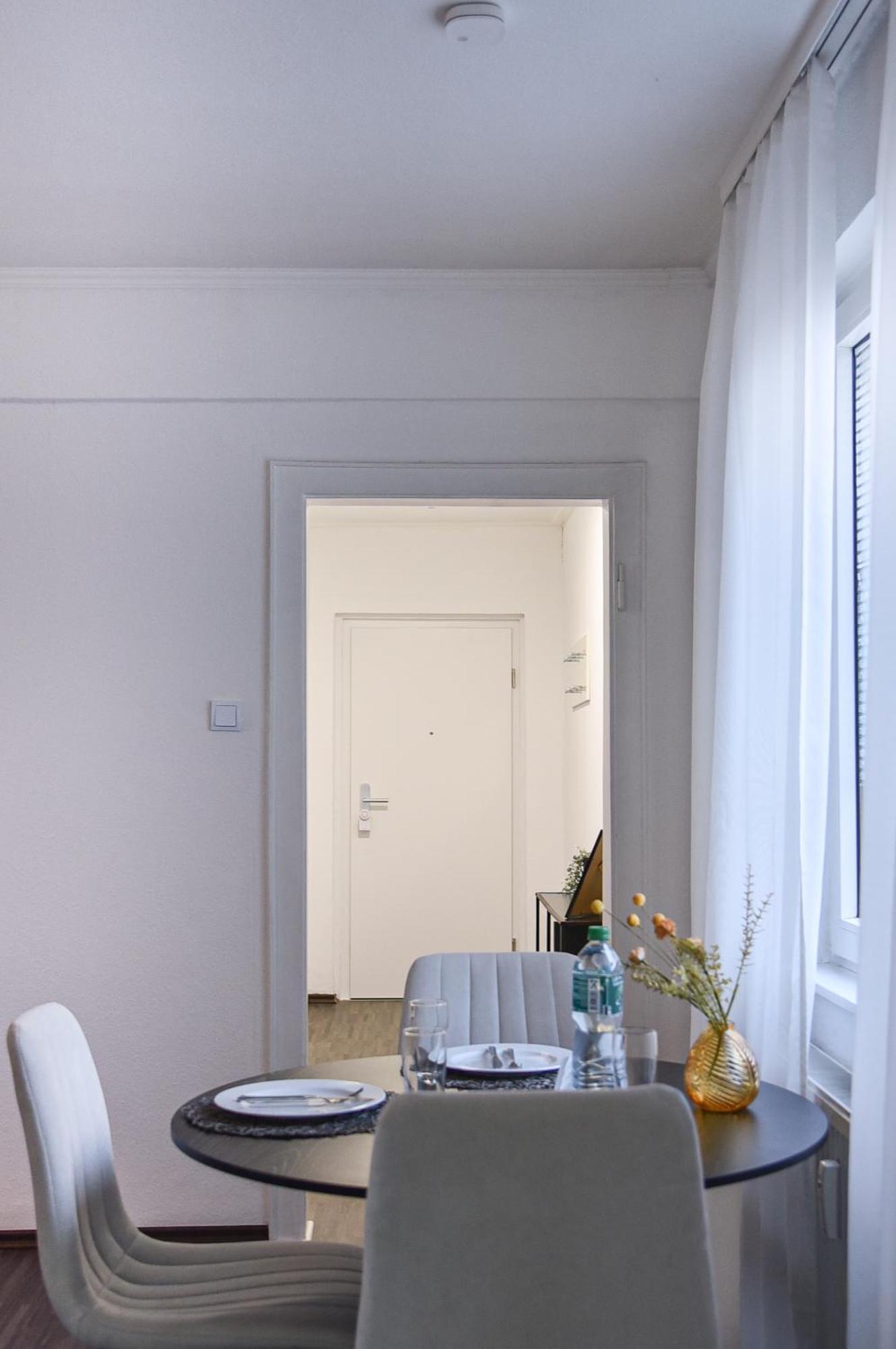 Apartamento Deluxe! Hbf-Naehe Mit Kingsize-Bett, 65 M2 Duisburg Exterior foto